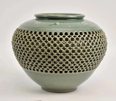 Vases & Garnitures