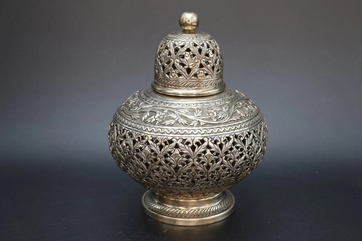 Indian - Vases & Garnitures