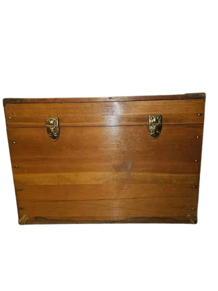 Vintage 1979 "Belle of Licoln" Jack Daniels Whiskey Trunk/crate