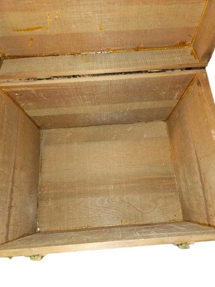 Vintage 1979 "Belle of Licoln" Jack Daniels Whiskey Trunk/crate