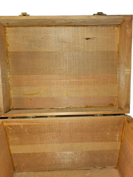 Vintage 1979 "Belle of Licoln" Jack Daniels Whiskey Trunk/crate