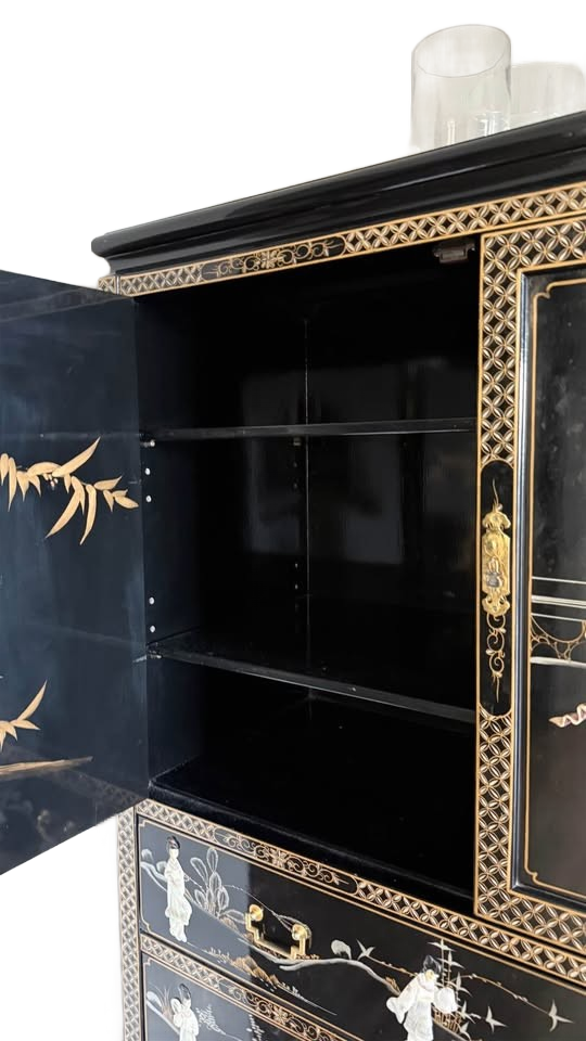 Elegant Asian Lacquer Cabinet with Mother-of-Pearl Inlay – Vintage Oriental Style