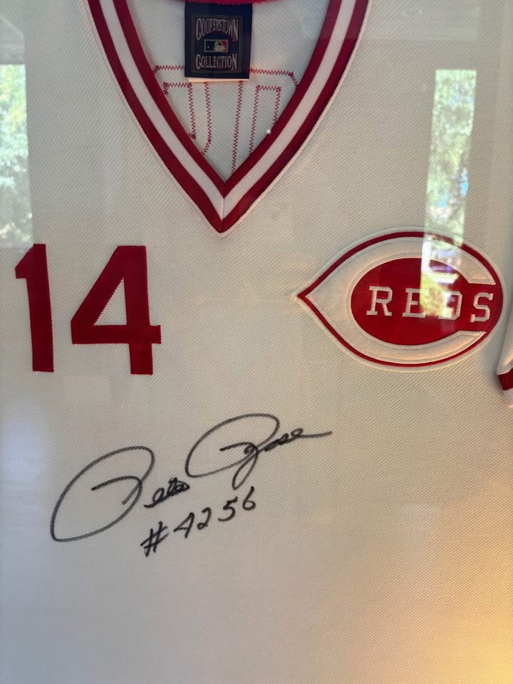 Pete Rose signed and professionally framed Cincinnati Reds jersey. Measures 36”x43”
