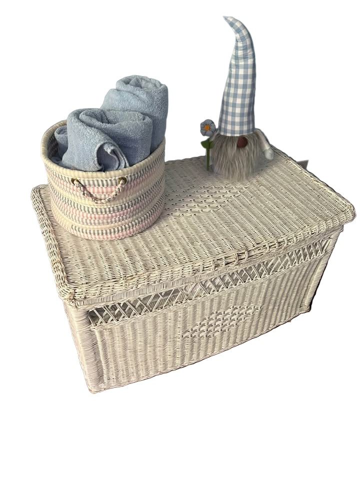 White wicker bedroom furniture