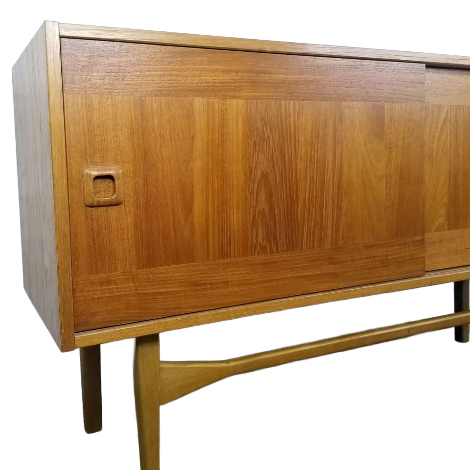 Slim Slick Beauty Danish Modern Mid Century Teak Credenza Bar LP Cabinet