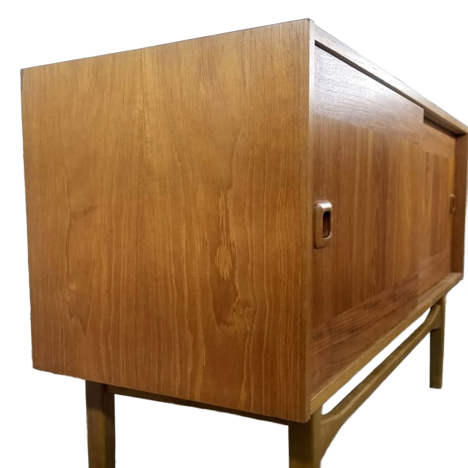 Slim Slick Beauty Danish Modern Mid Century Teak Credenza Bar LP Cabinet