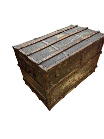 Antique vintage steamer trunk coffee table