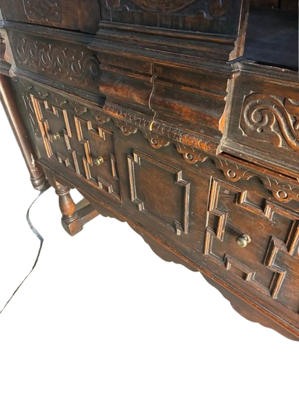 Antique. Large. Oak 1890,s Old Carved Chest can put clothes, or blankets