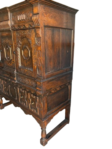 Antique. Large. Oak 1890,s Old Carved Chest can put clothes, or blankets