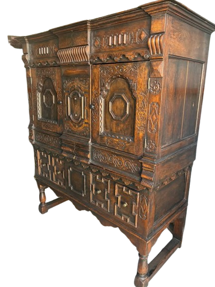 Antique. Large. Oak 1890,s Old Carved Chest can put clothes, or blankets