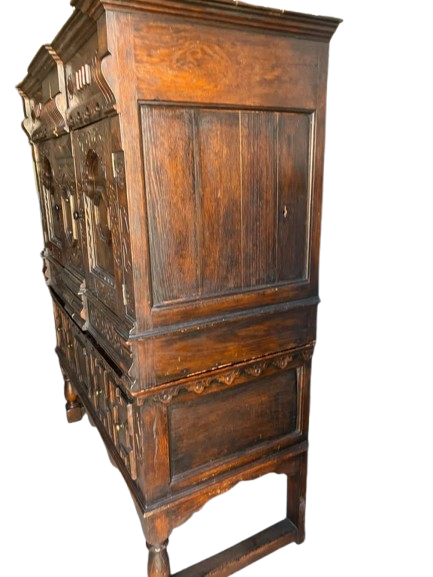 Antique. Large. Oak 1890,s Old Carved Chest can put clothes, or blankets