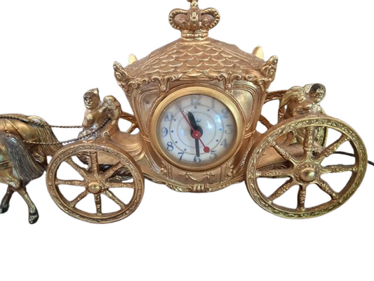 Vintage 1940’s United Corp. Goldtone Metal Model 640 Electric Horse Carriage Mantel Clock
