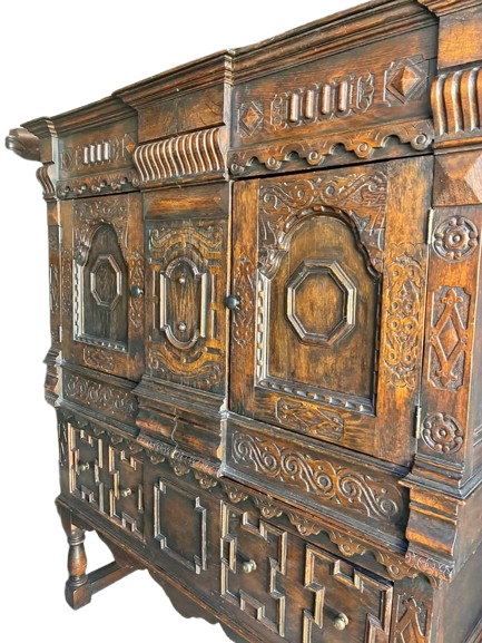 Antique. Large. Oak 1890,s Old Carved Chest can put clothes, or blankets