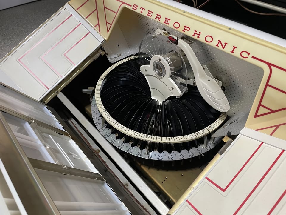 Wurlitzer 2610 Jukebox – Vintage Mid-Century