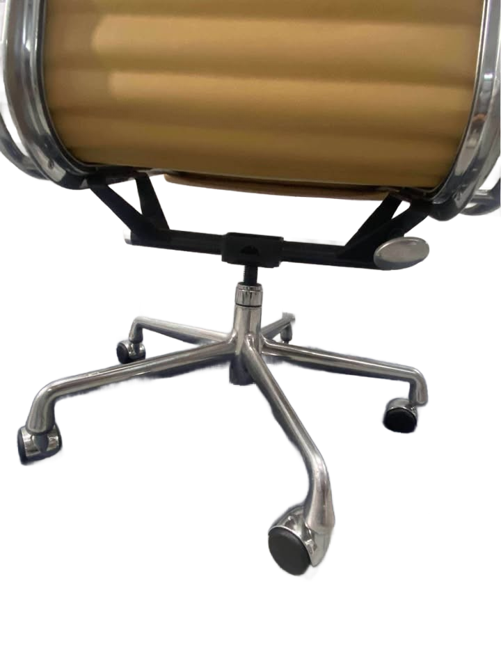 Herman Miller Aluminum Group Management Chair Vinyl Tan