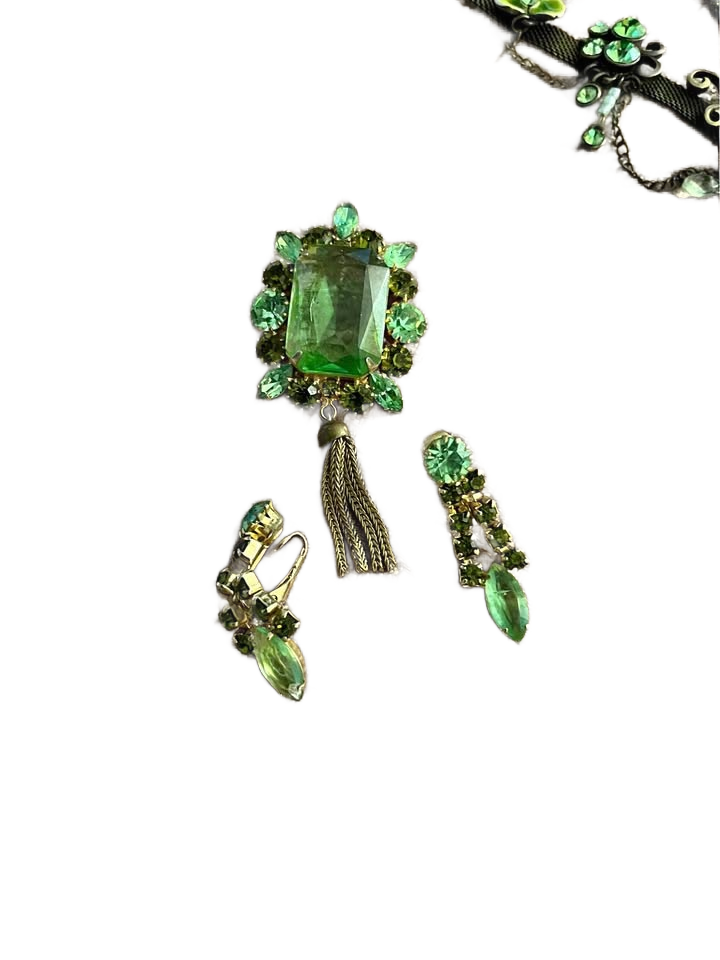 Vintage jewelry sets with clip earrings