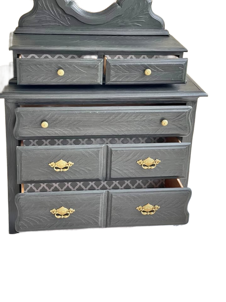 Stanley furniture 5 drawers Entrance Piece/Dresser/Vanity with mirror