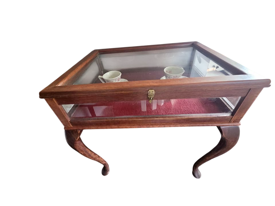 1980s Vintage Bombay Company Display Queen Anne Table