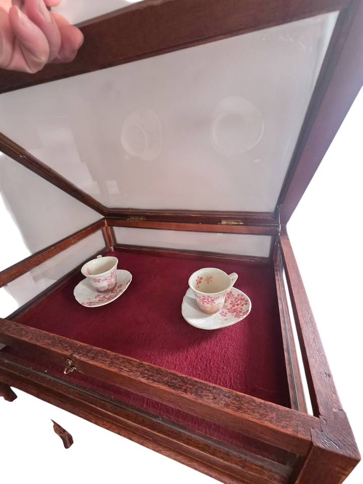 1980s Vintage Bombay Company Display Queen Anne Table