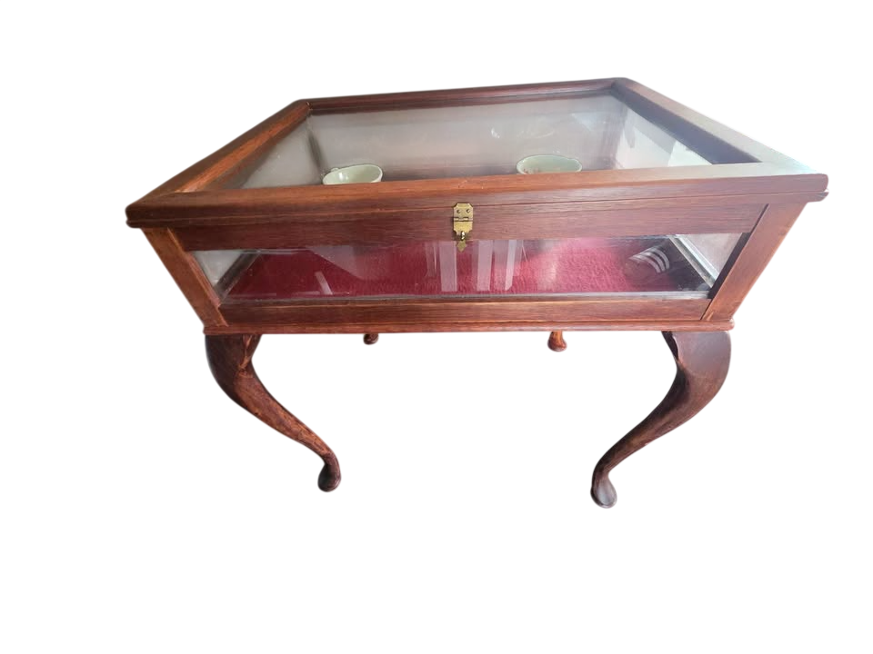 1980s Vintage Bombay Company Display Queen Anne Table