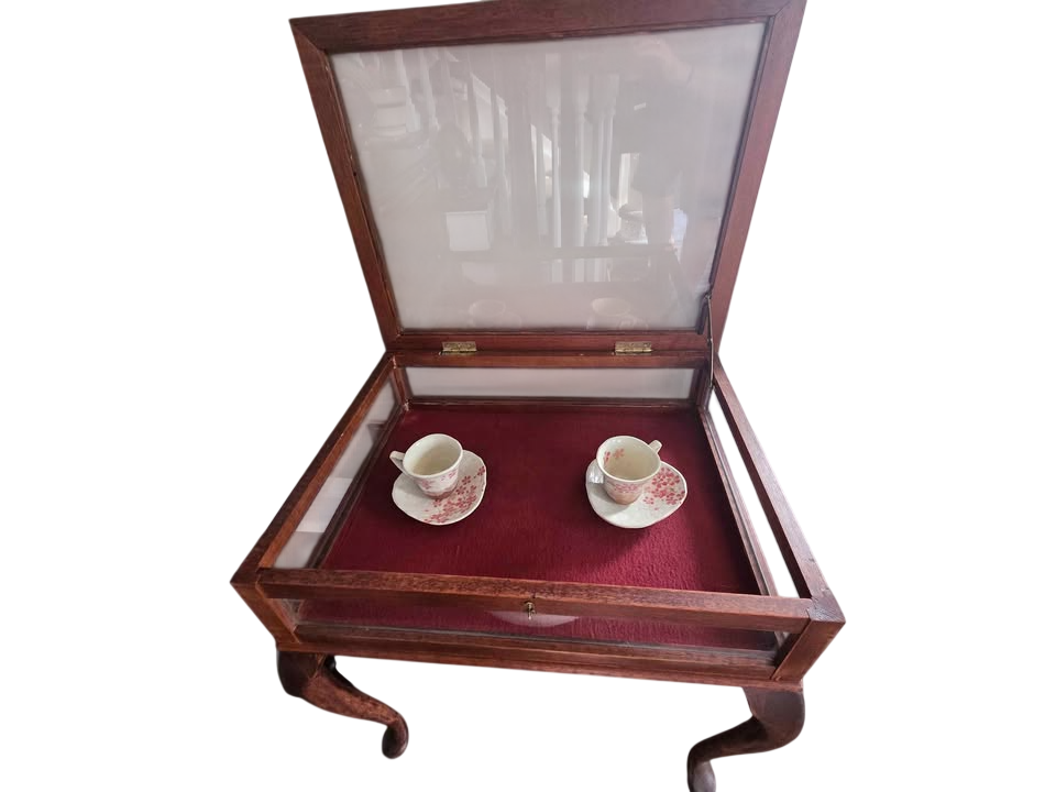 1980s Vintage Bombay Company Display Queen Anne Table