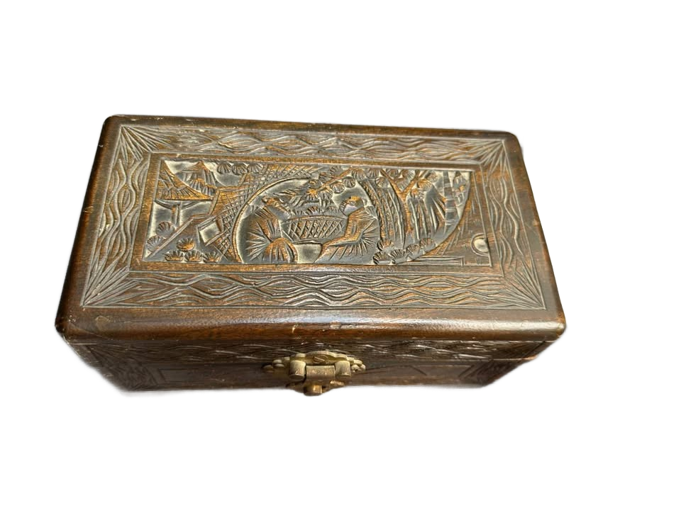 Vintage hand carved Japanese Yu Ting wooden box.