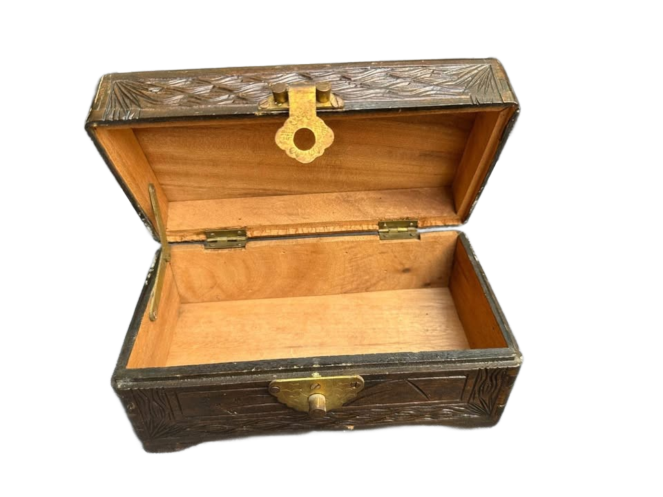 Vintage hand carved Japanese Yu Ting wooden box.