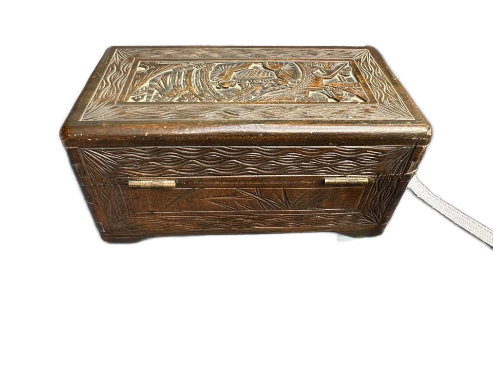 Vintage hand carved Japanese Yu Ting wooden box.