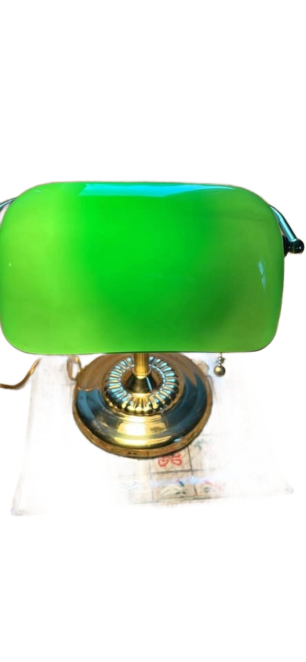 Beautiful vintage green shade bankers lamp.