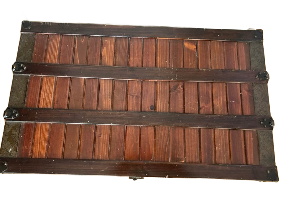 Decorative storage trunk