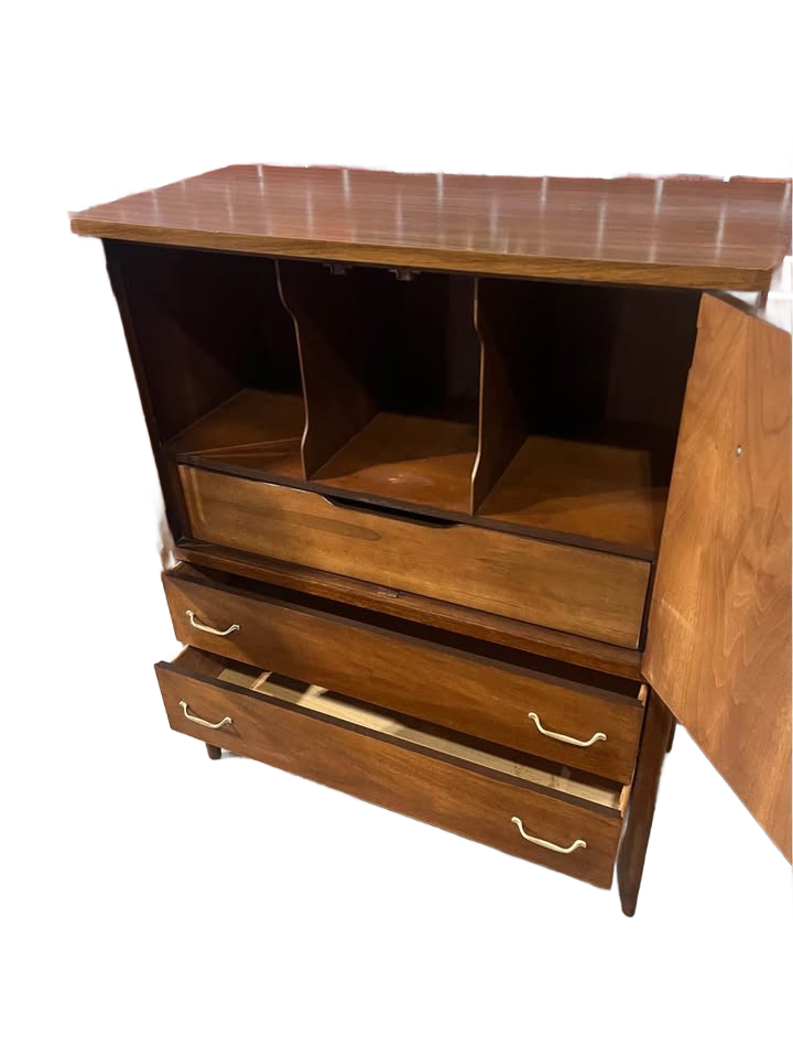 Broyhill “Tribute” Gentleman’s Chest