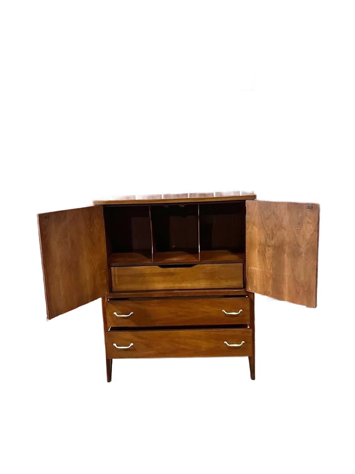 Broyhill “Tribute” Gentleman’s Chest