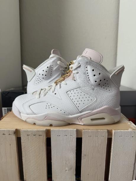 Size 9 Women’s Nike Air Jordan 6 VI “Gold Hoops”